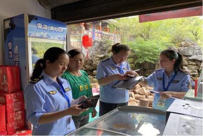 縣市場(chǎng)監(jiān)管局開展旅游市場(chǎng)食品安全監(jiān)督檢查