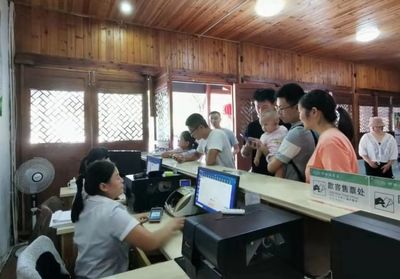 團圓中秋 相聚浦江 | 小長假首日各景區(qū)游人如織